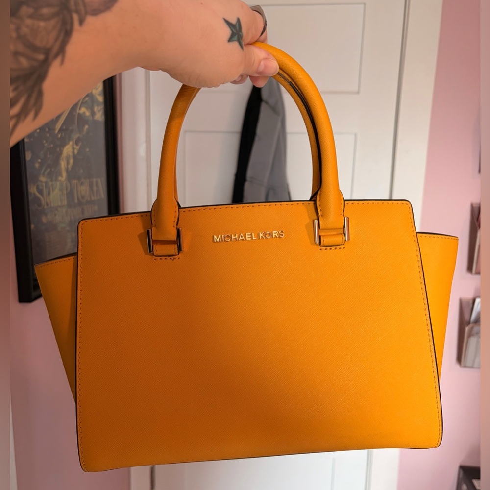 💛 Michael Kors Selma Medium Satchel – Yellow / Saffiano Leather 💛 - Picture 14 of 16